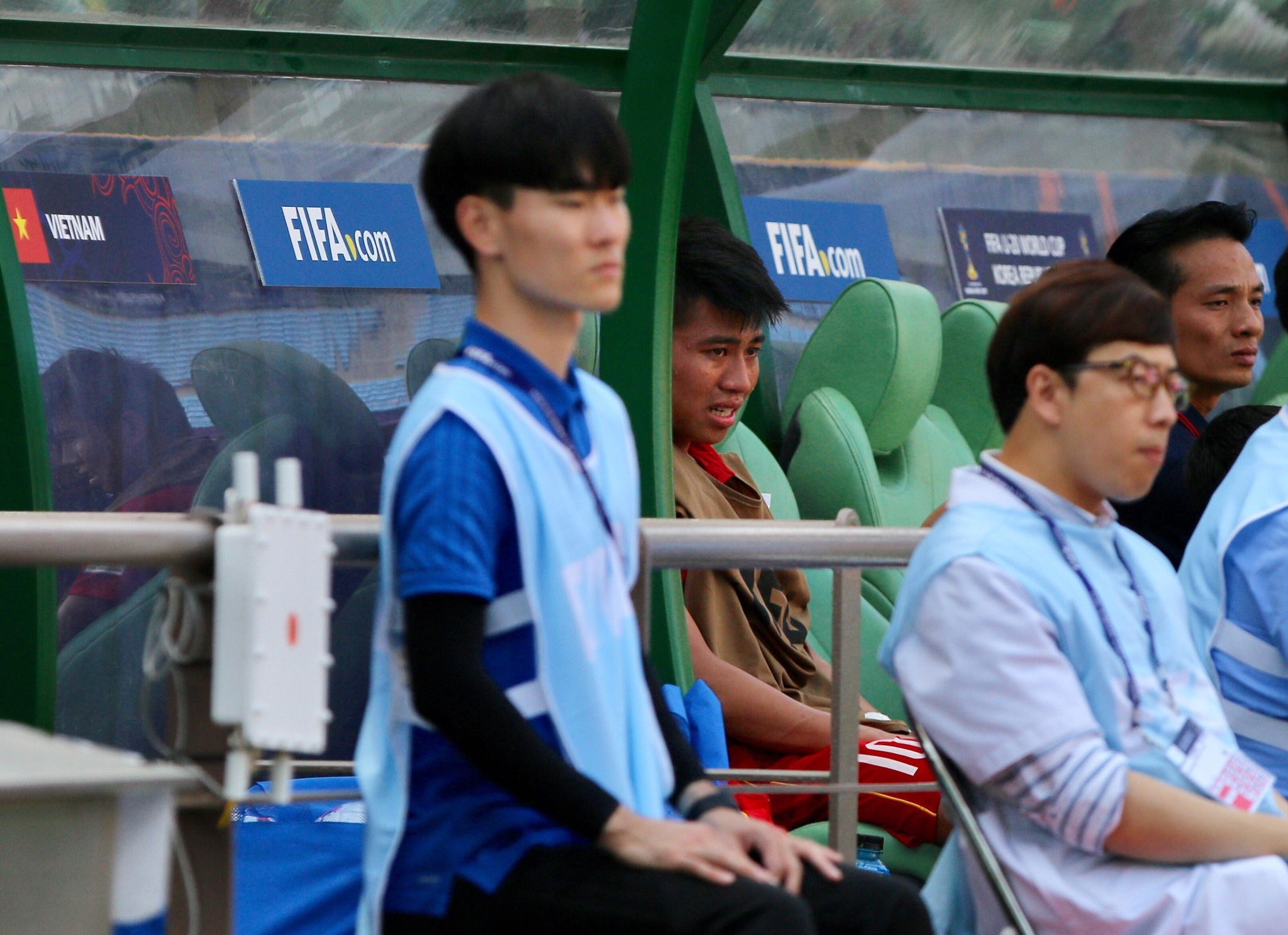 Thanh Bình khóc vì chấn thương ảnh 7 Thanh Binh khoc vi chan thuong anh 7