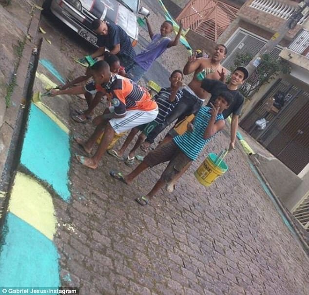 tro cung cua Pep con dang lam tho son kiem song anh 4