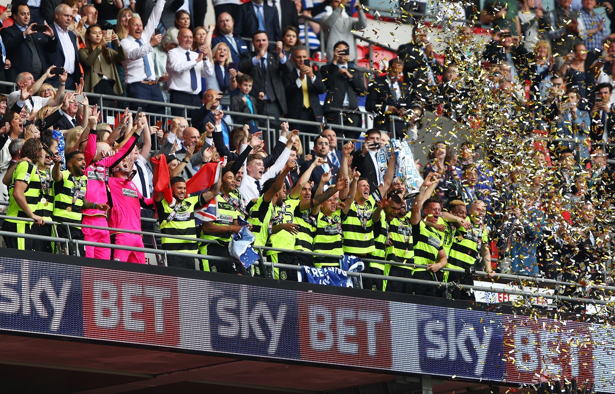 Huddersfield thăng hạng Premier League ảnh 4 Huddersfield thang hang Premier League anh 4