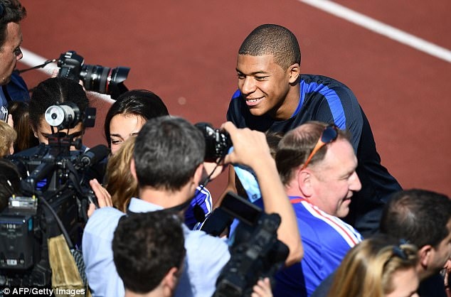 Pogba hội quân cùng tuyển Pháp ảnh 6 Pogba hoi quan cung tuyen Phap anh 6