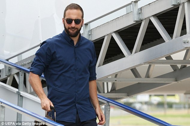 Higuain tự tin trước ngày tái ngộ Real Madrid ảnh 7 Higuain tu tin truoc ngay tai ngo Real Madrid anh 7