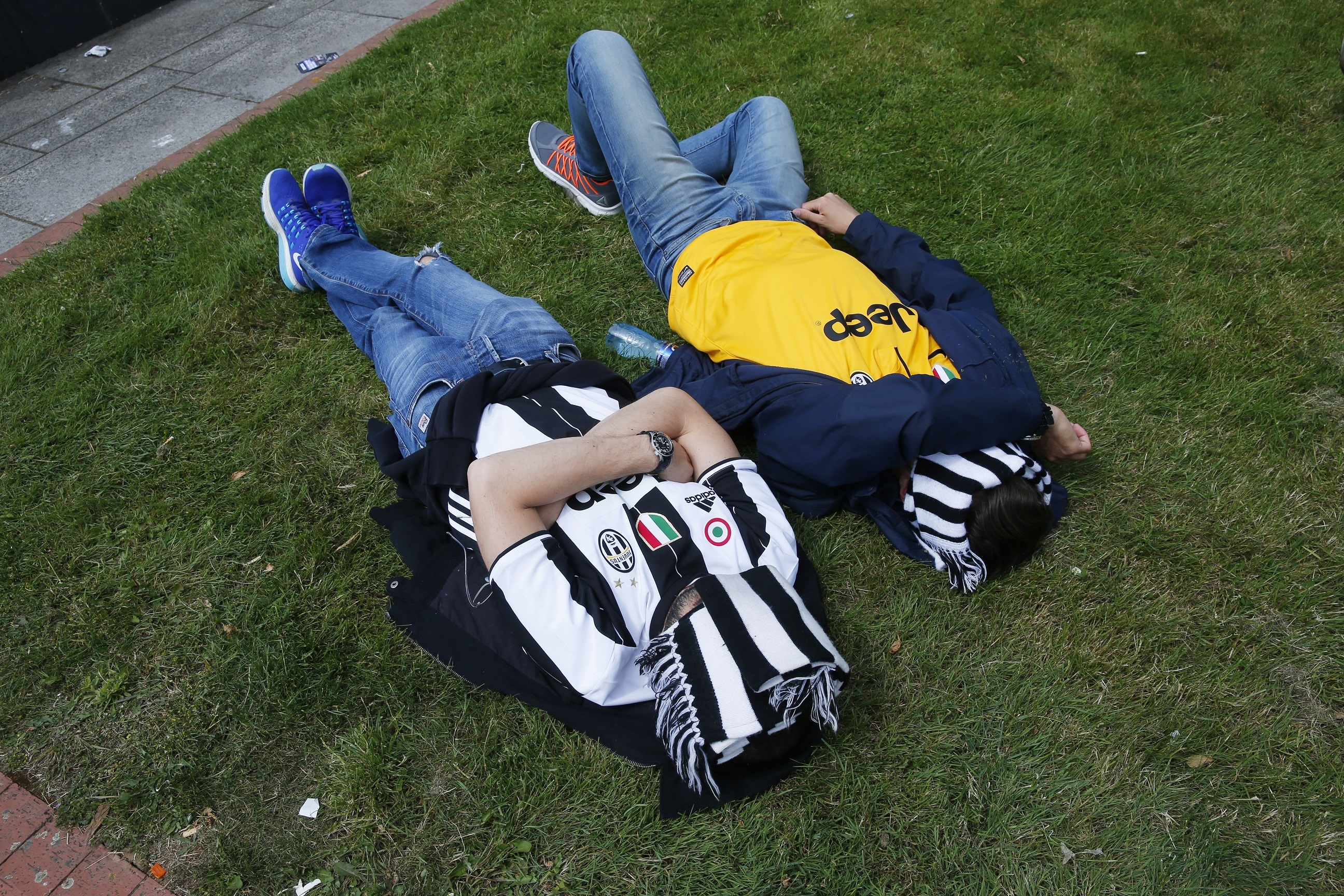 Tắc đường đến SVĐ chung kết C1 ảnh 5 Tac duong den SVD chung ket C1 anh 5