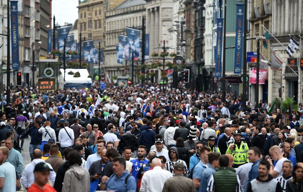 Tắc đường đến SVĐ chung kết C1 ảnh 2 Tac duong den SVD chung ket C1 anh 2