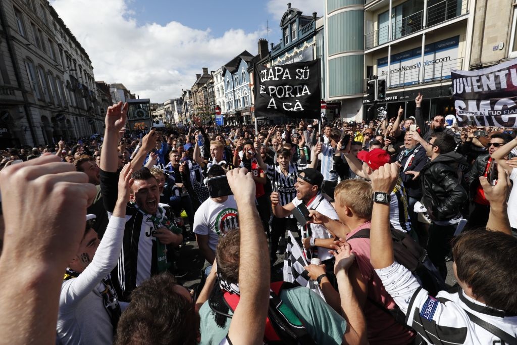 Tắc đường đến SVĐ chung kết C1 ảnh 4 Tac duong den SVD chung ket C1 anh 4