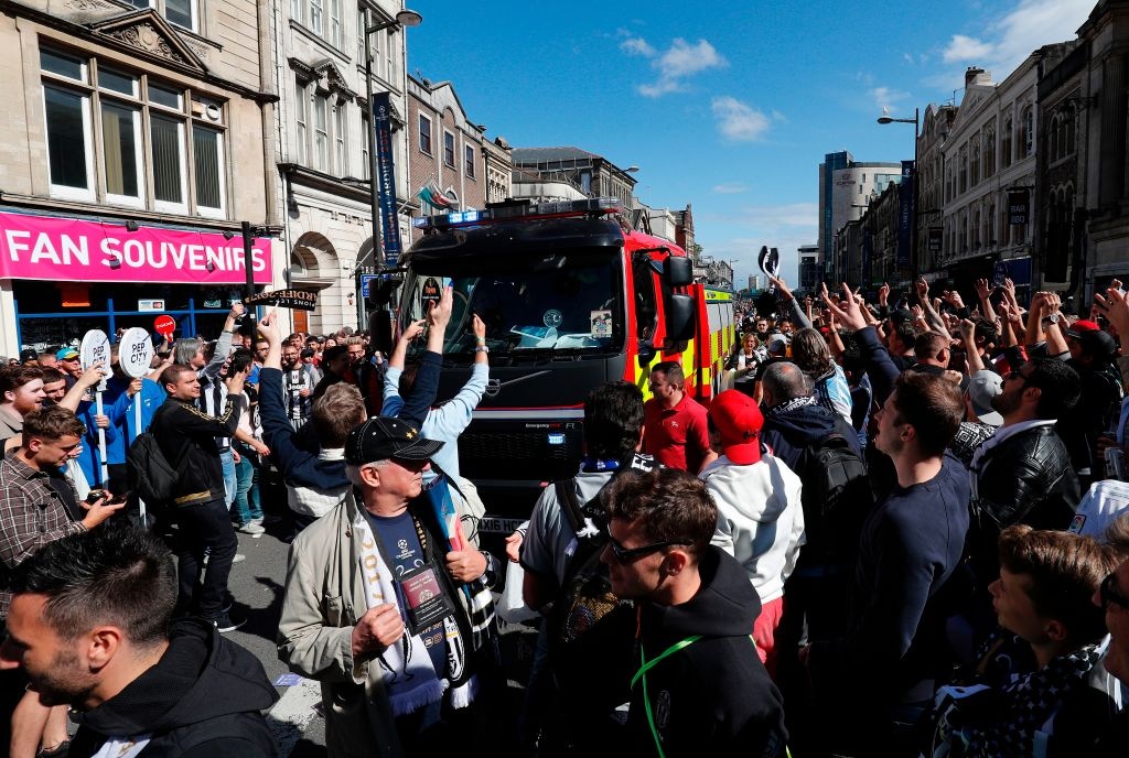 Tắc đường đến SVĐ chung kết C1 ảnh 8 Tac duong den SVD chung ket C1 anh 8