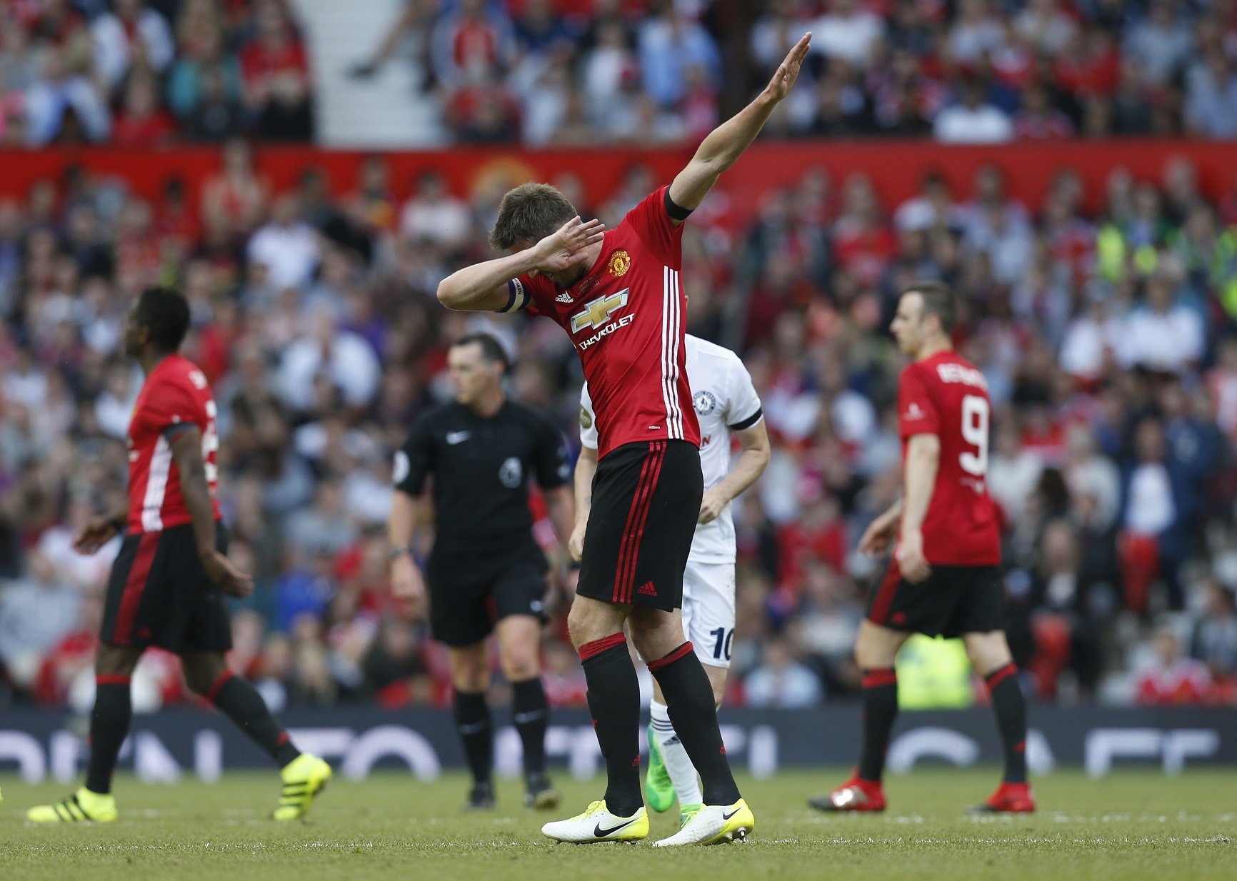 tran cau tri an Carrick anh 12