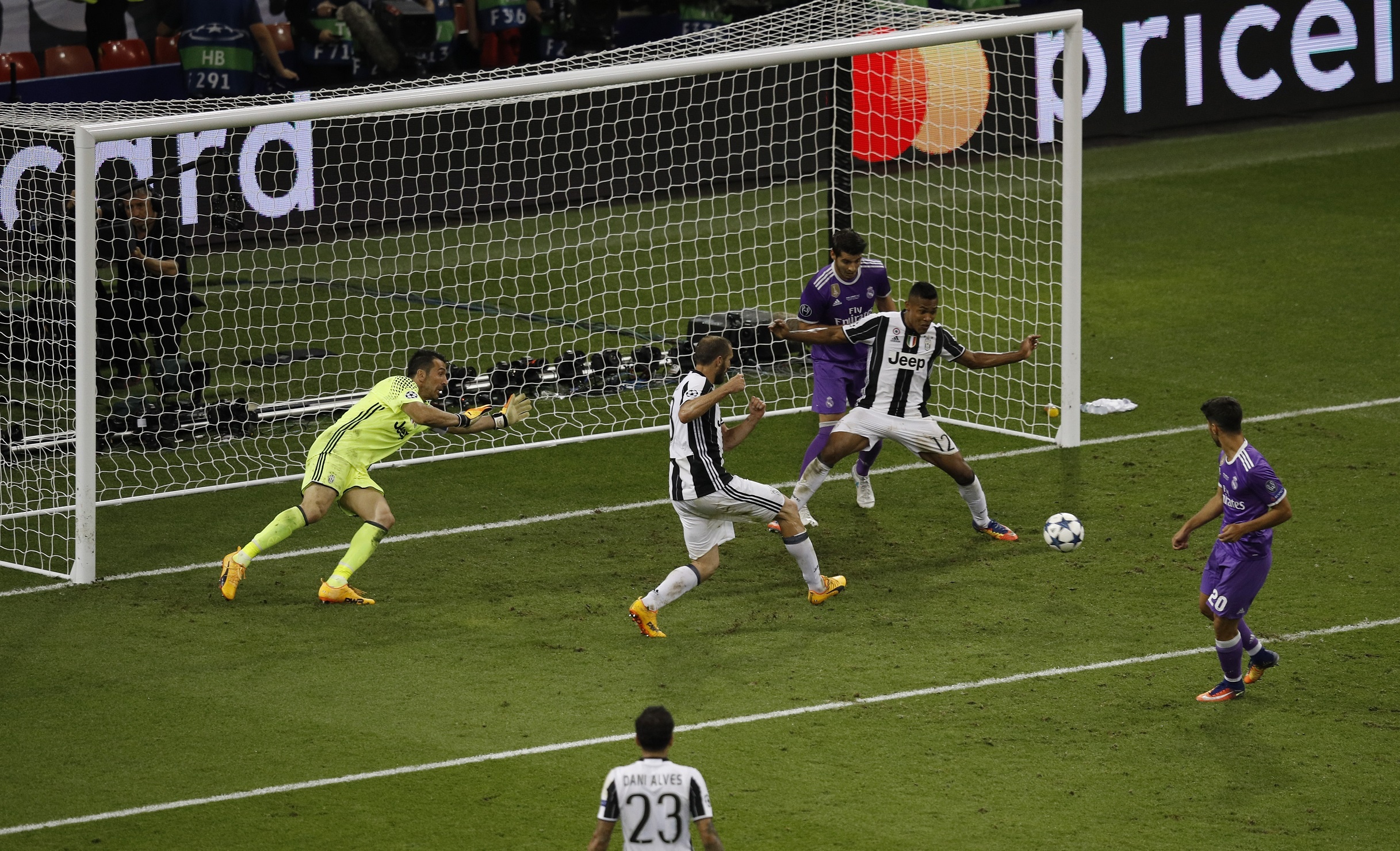 Rea vo dich Champions League anh 15