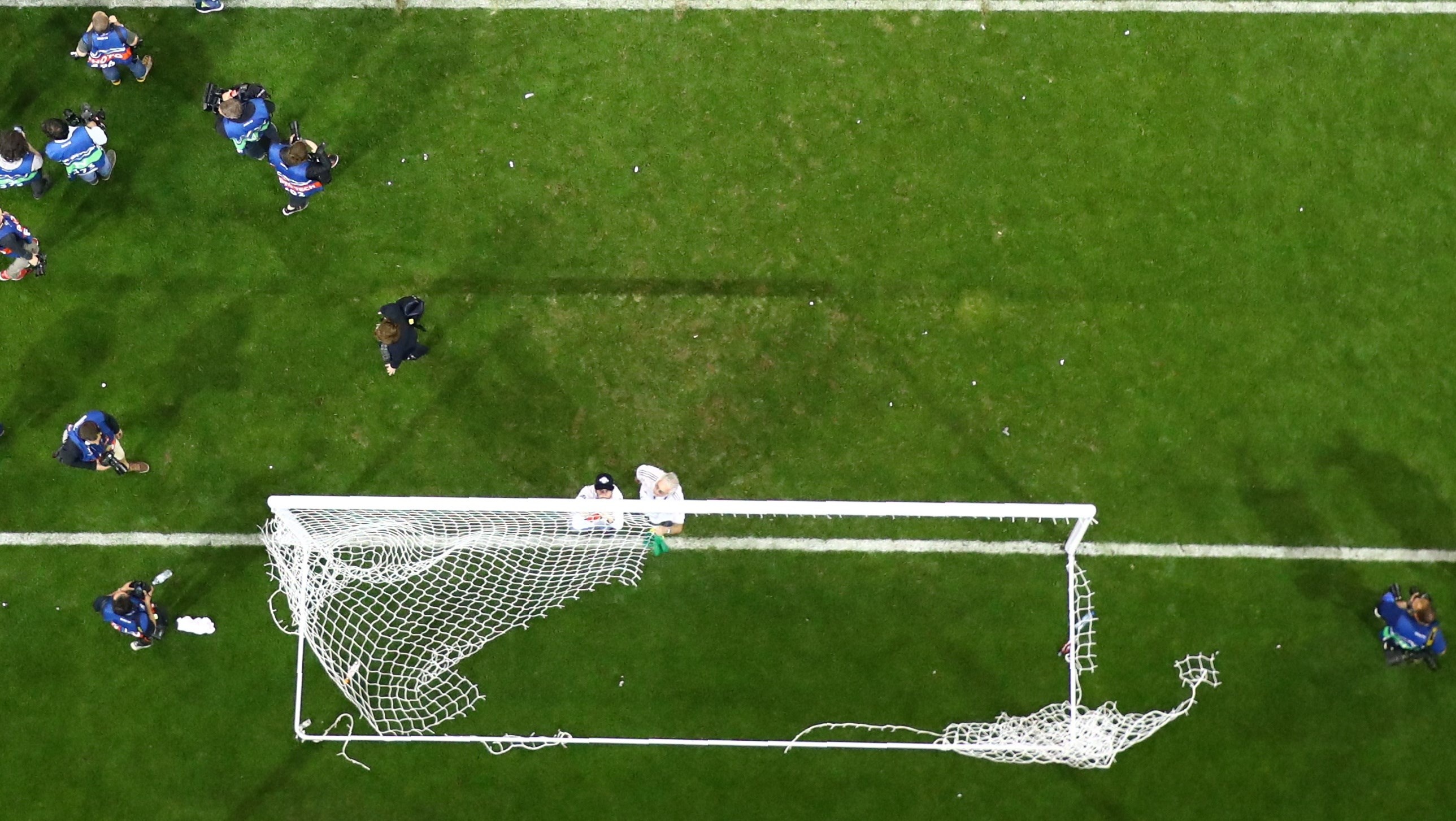 Dan sao Real 'xau xe' manh luoi san Thien nien ky anh 4