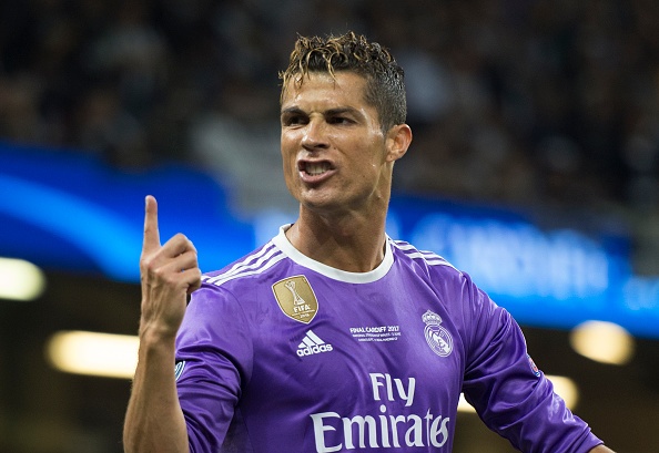 Ronaldo: 'Con ai dam chi trich toi nua khong?' hinh anh