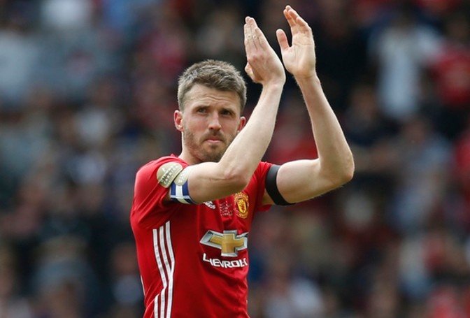 Ruot duoi ty so ngoan muc o tran cau tri an Michael Carrick hinh anh