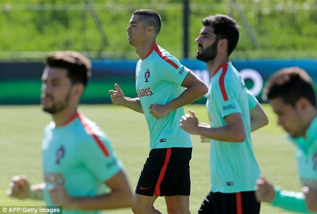 Ronaldo tro lai hoi quan tuyen Bo Dao Nha anh 3