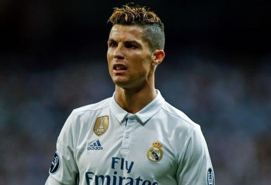 Zidane khong cho Ronaldo ra san o tran gap MU hinh anh