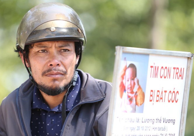 Bat coc tre em tren mang xa hoi: Tinh nguoi va 'cau like' hinh anh