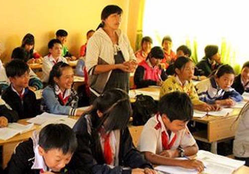 Gan 1.000 hoc sinh cap hai hoc ke truong cap mot hinh anh