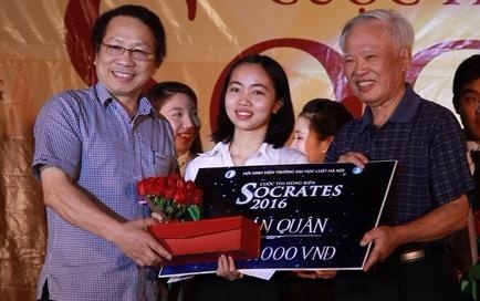 'Hau due mat troi' va bai thi hung bien gianh giai quan quan hinh anh