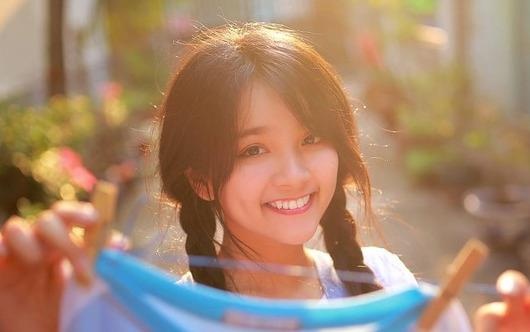 Nu sinh Luat xinh dep co giong hat giong Miu Le hinh anh