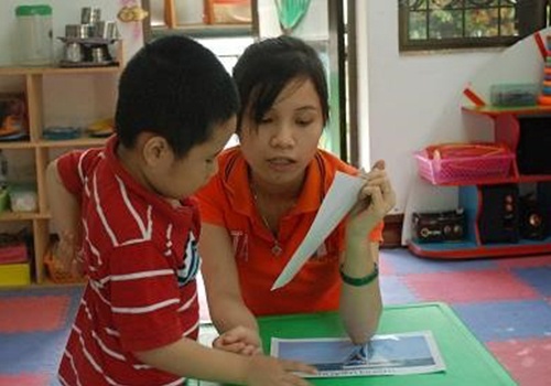 Nhung nguoi me khong the tim truong cho con hinh anh