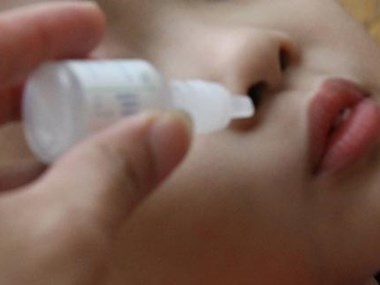 Be gai 1 tuoi tu vong sau khi di co so giu tre khong phep hinh anh