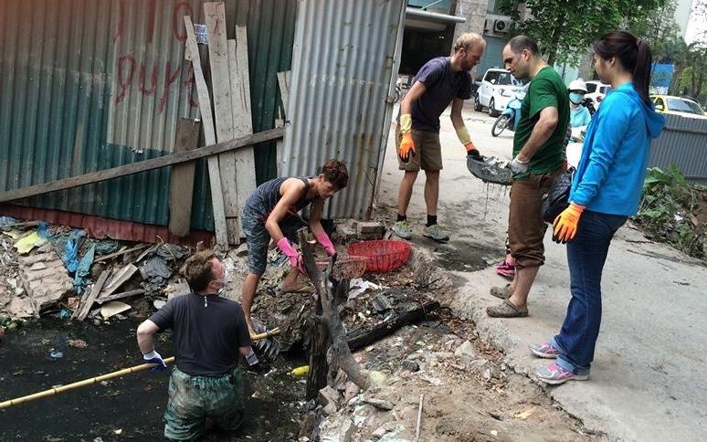 Ba chang tay don muong thoi tai Ha Noi hinh anh