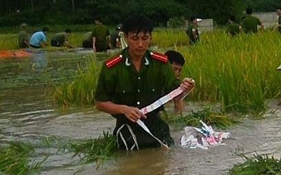 cong an, canh sat Nho Quan gat lua giup dan hinh anh