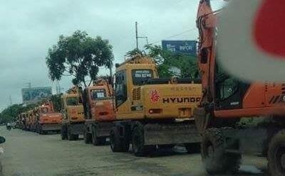 ruoc dau bang may xuc anh 1