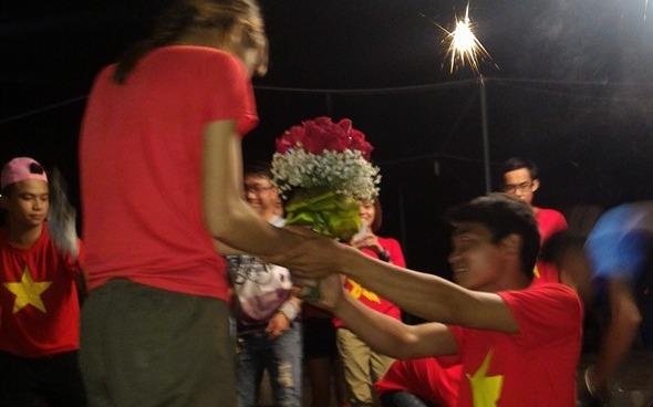 Man to tinh luc 3h sang tren bai bien hinh anh