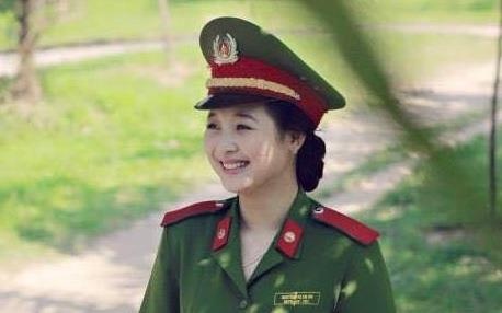 Nu canh sat xinh dep tai Nghe An bat ngo noi tieng mang hinh anh