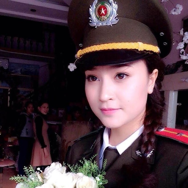 nu canh sat xinh dep noi tieng mang anh 5