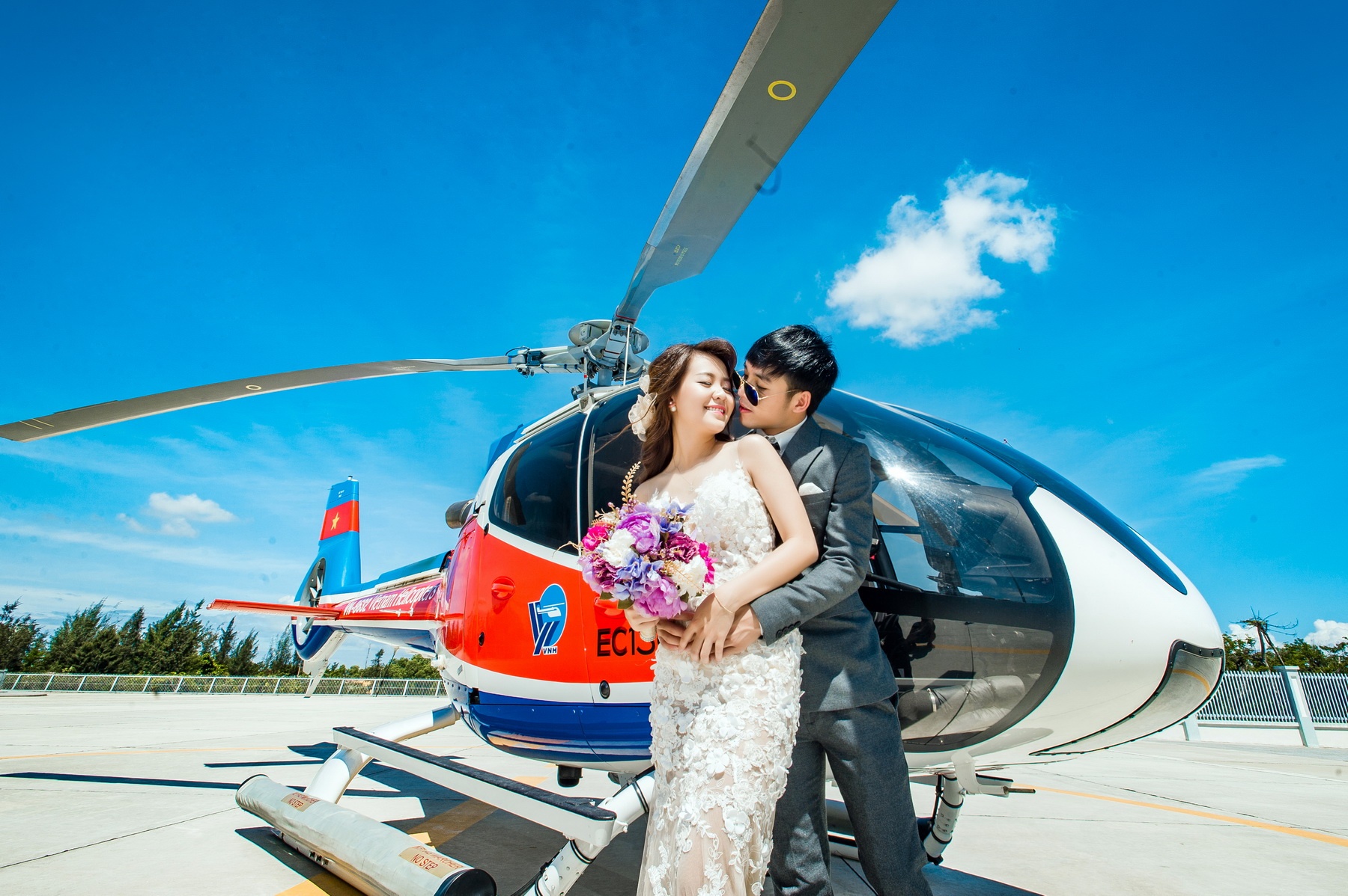 anh cuoi chup tren truc thang anh 1