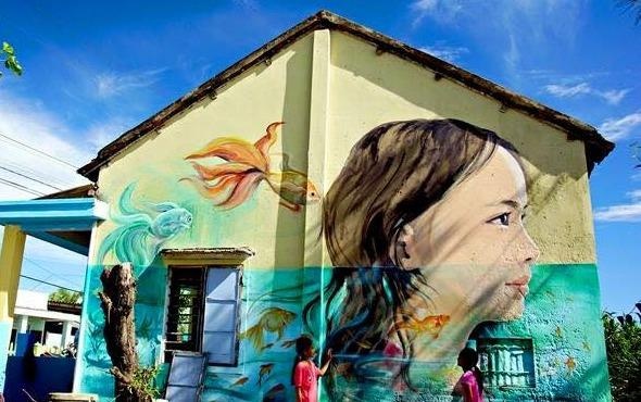 Lang bich hoa dau tien tai Viet Nam thu hut gioi tre hinh anh