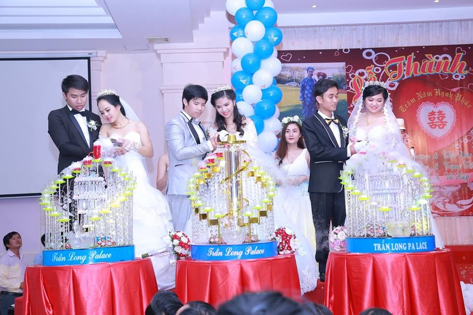 3 chi em cuoi chung mot ngay anh 2