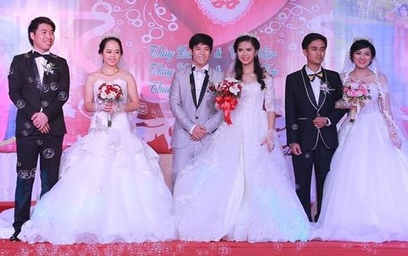 Ba chi em ruot to chuc chung dam cuoi tai Vung Tau hinh anh