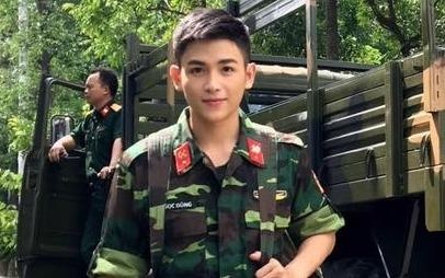 Chang trai mac quan phuc dien trai nhu sao Han hinh anh