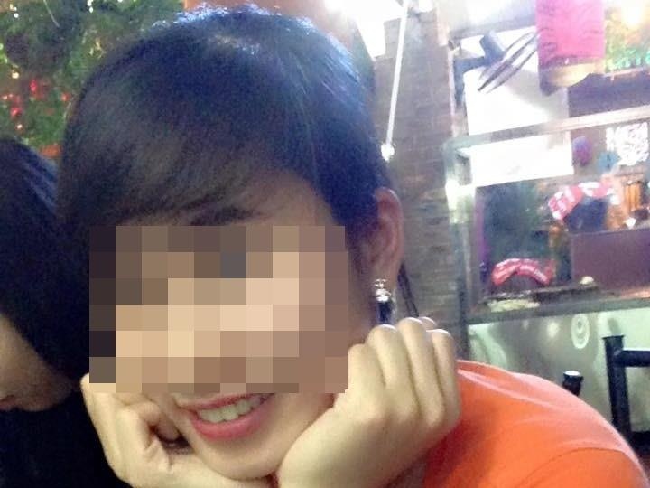 Co gai buc xuc vi bi bia chuyen doi me mua xe may dat tien hinh anh