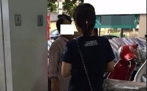 Cau chuyen co gai doi me mua xe may dat tien gay bat binh hinh anh