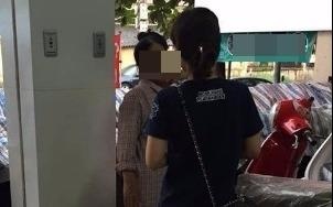 Vu co gai doi me mua xe dat tien: Nguoi ban hang len tieng hinh anh