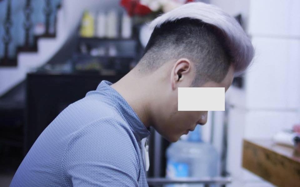 Nguoi chup anh vu co gai doi mua xe dat tien noi loi xin loi hinh anh