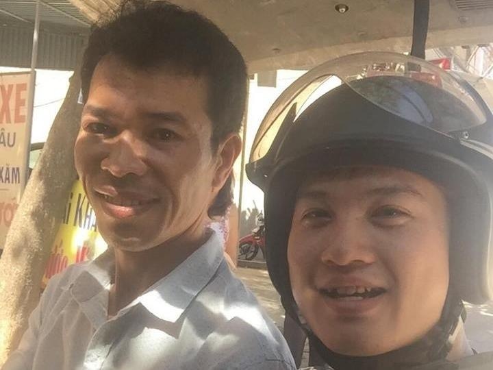 Tinh nguoi qua chuyen an nhan cuu mang giua duong hinh anh