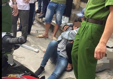 nam thanh nien danh nguoi yeu gay cot song anh 2