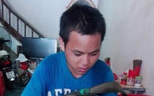 Chang trai ngheo bat ngo gap nhieu an nhan tai Ha Noi hinh anh