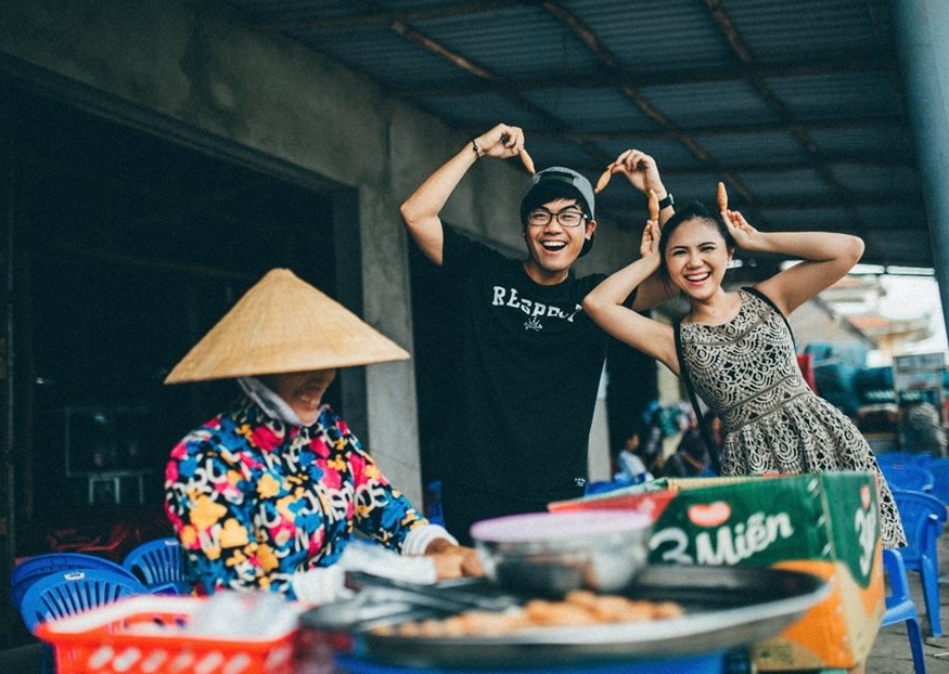 anh cuoi cuoi tha ga cua cap doi 9X anh 8