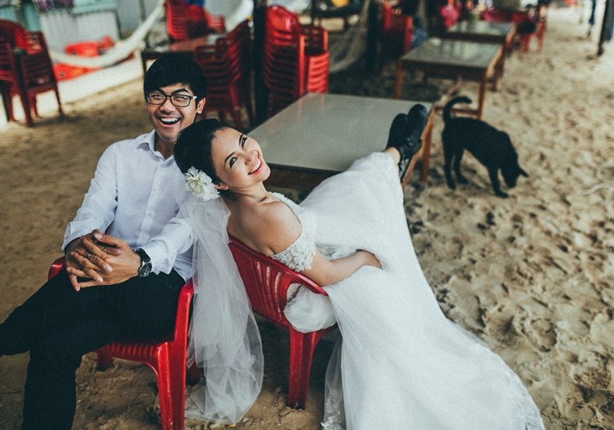 anh cuoi cuoi tha ga cua cap doi 9X anh 1