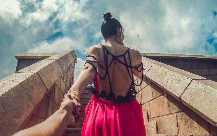 Bo anh 'Nam tay em di khap the gian' phien ban Viet hinh anh