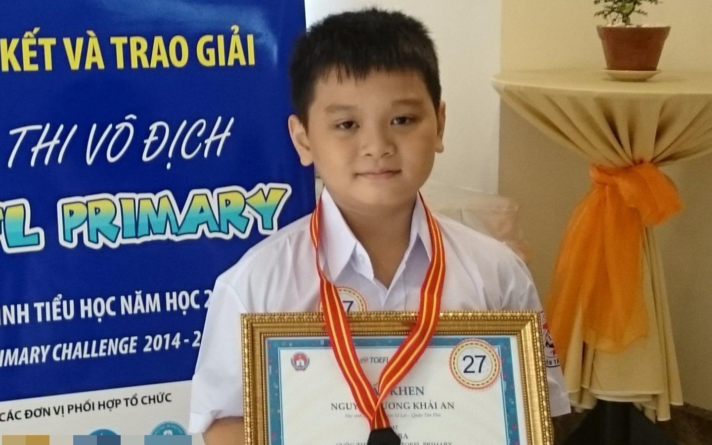 Be trai 10 tuoi dat IELTS 7.0 va cau chuyen dam me ngoai ngu hinh anh