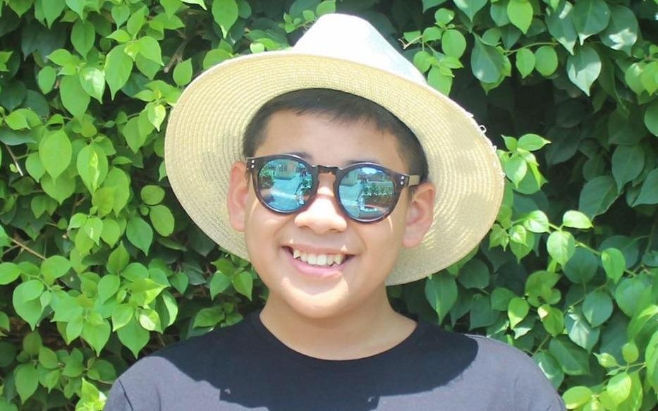 Cau be 13 tuoi to chuc hoi cho an chay bang tieng Anh hinh anh