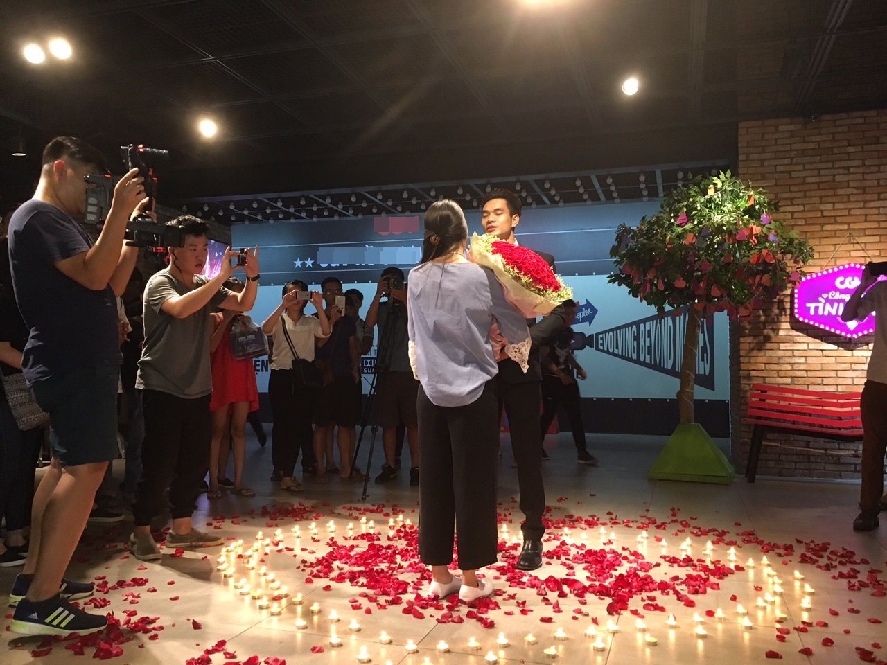 cau hon tai rap chieu phim anh 2