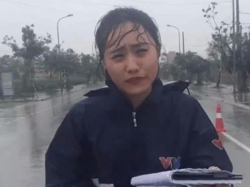 Nu MC thoi tiet cua VTV bi to ‘lam mau’ khi dua tin bao so 3 hinh anh