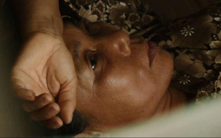 Nguoi me 60 tuoi ca cuoc doi nhuom nuoc mat dau thuong hinh anh