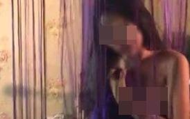 Co gai bi lo vong 1 khi dang quay quang cao hinh anh