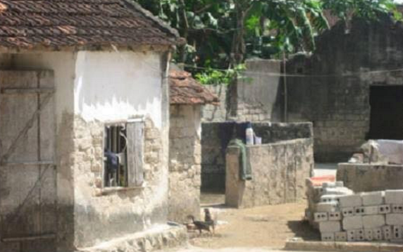 Nha lup xup, chang trai khong dam dua nguoi yeu ve ra mat hinh anh